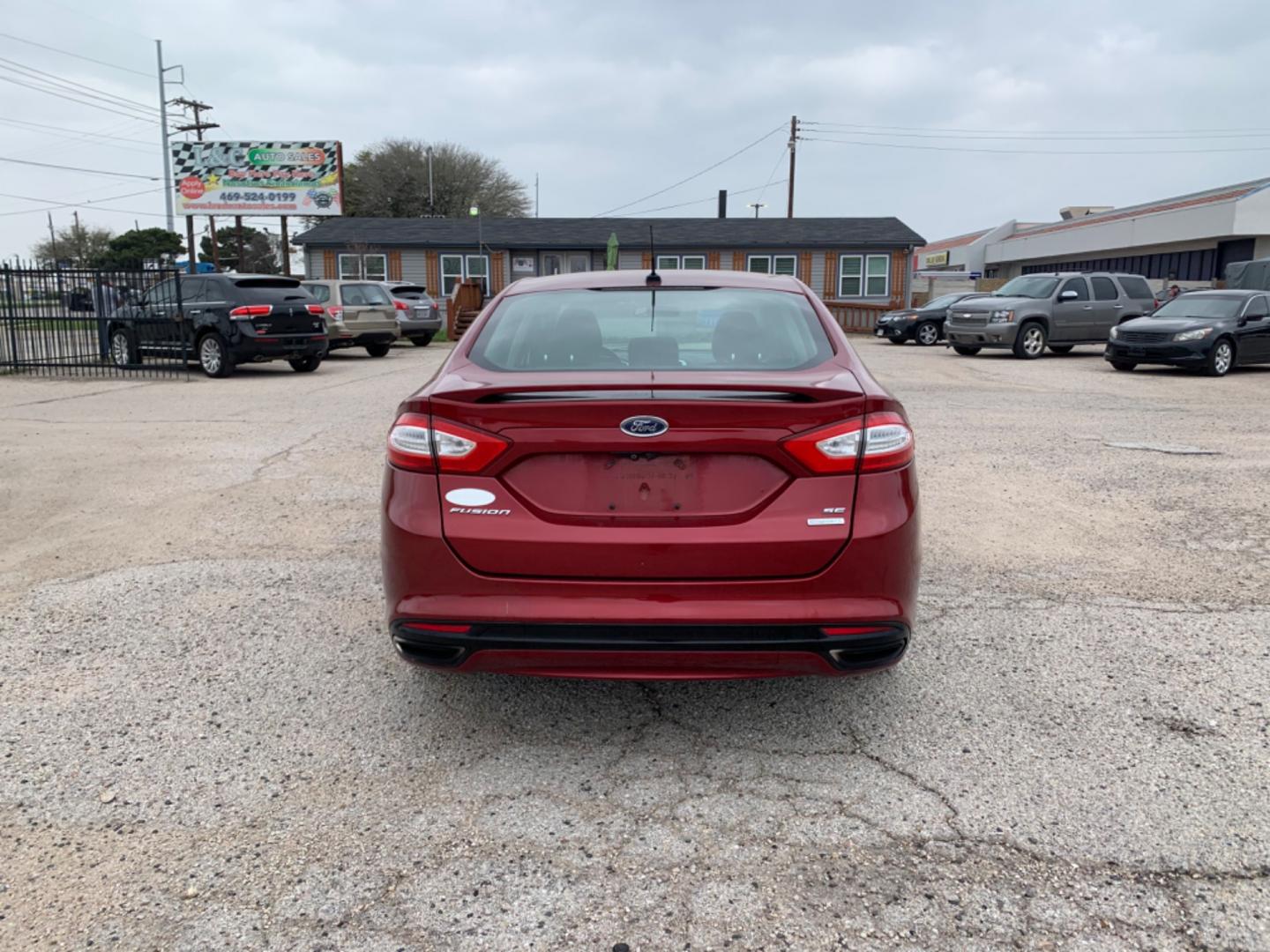 2015 Maroon /Black Ford Fusion SE (3FA6P0H95FR) with an 2.0L L4 DOHC 16V engine, Automatic transmission, located at 1830 North Belt Line Road, Irving, TX, 75061, (469) 524-0199, 32.834373, -96.993584 - Photo#5